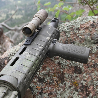 Magpul RVG M-LOK RIS lišta
