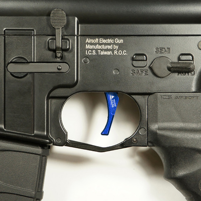 Hliníková CNC ADVANCED spoušť pro M4/M16 - TYPE D, modrá