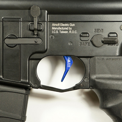 Hliníková CNC ADVANCED spoušť pro M4/M16 - TYPE B, modrá