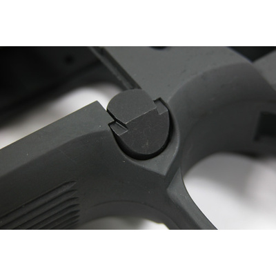 Ocelový záchyt zásobníku pro Marui M92F Military